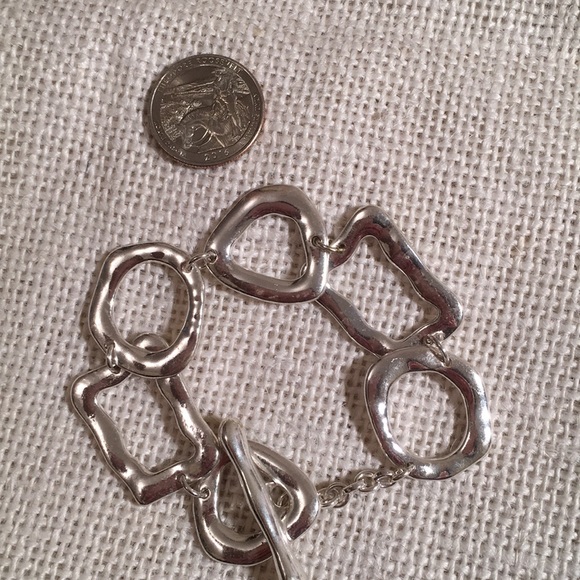 Bold silver light toggle bracelet - Picture 6 of 8